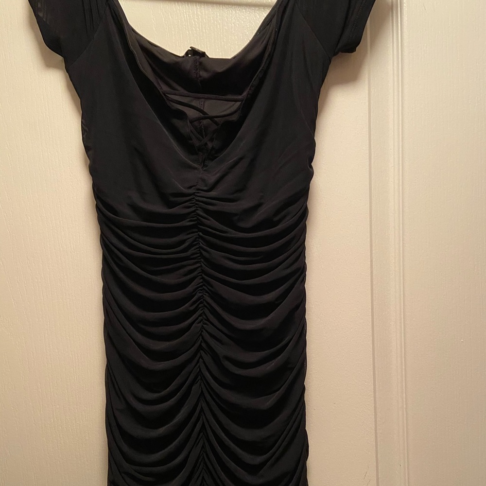 Off shoulder GUESS dress